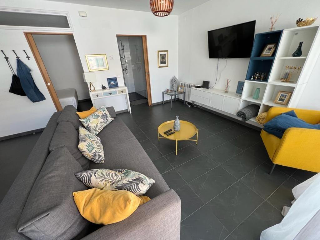 Sunny Flat In Sitges 30 Seconds To Beach, Balcony & Sea Views! מראה חיצוני תמונה