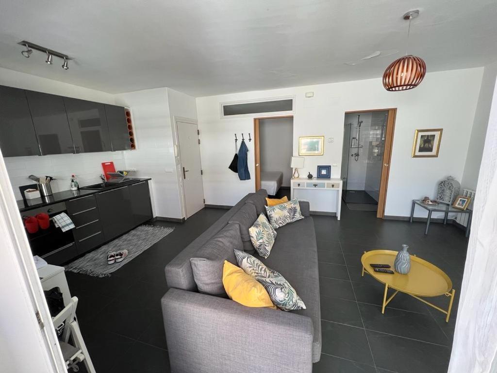 Sunny Flat In Sitges 30 Seconds To Beach, Balcony & Sea Views! מראה חיצוני תמונה