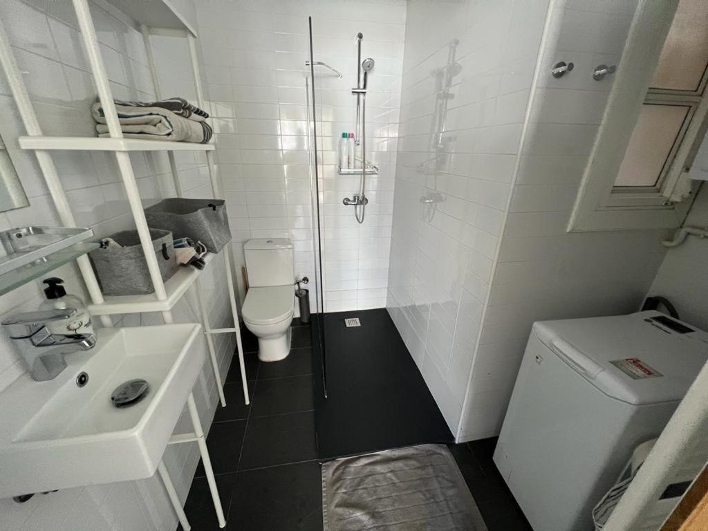 Sunny Flat In Sitges 30 Seconds To Beach, Balcony & Sea Views! מראה חיצוני תמונה